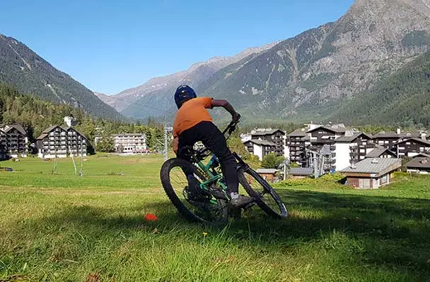 La formation diplômante: DEJEPS Perfectionnement sportif mention VTT